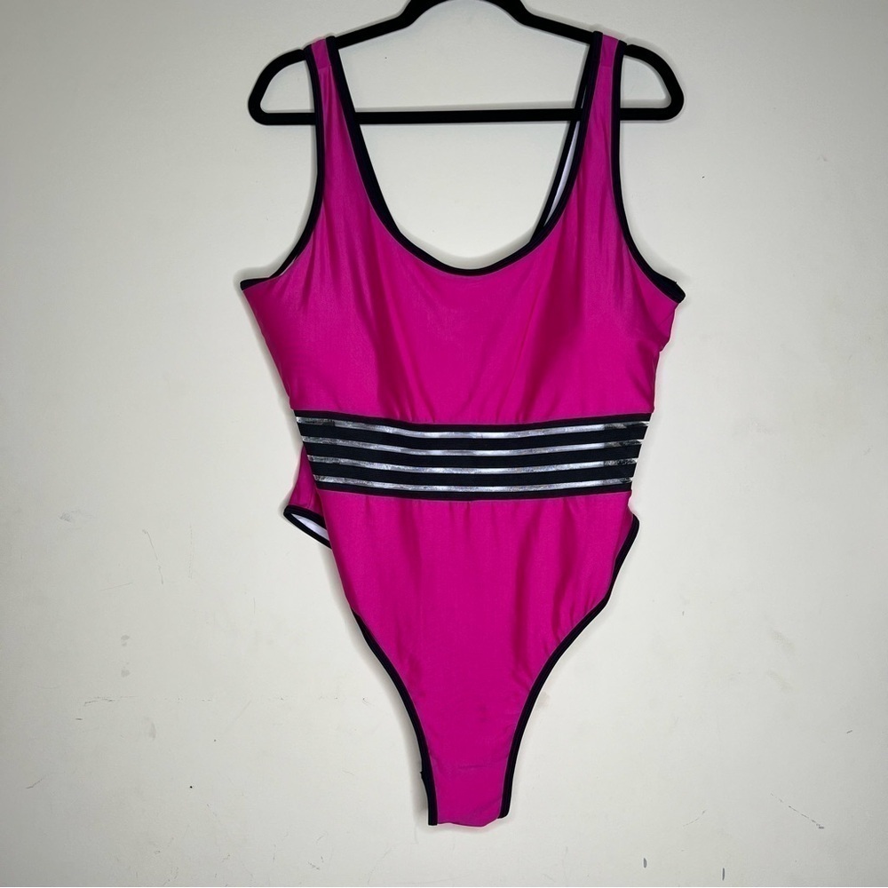 SHEIN Plus Size Padded Swimsuit - Picture 2 of 7